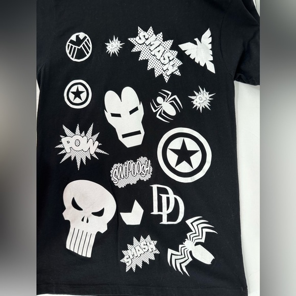 Black and white Marvel Avengers Unisex Graphic Tee - Picture 3 of 6